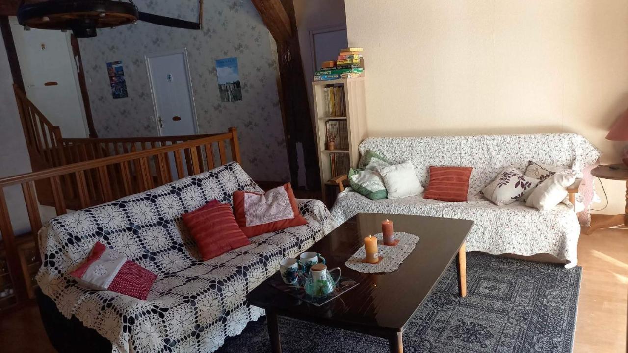 Le Clos Du Merry Joux-la-Ville Esterno foto