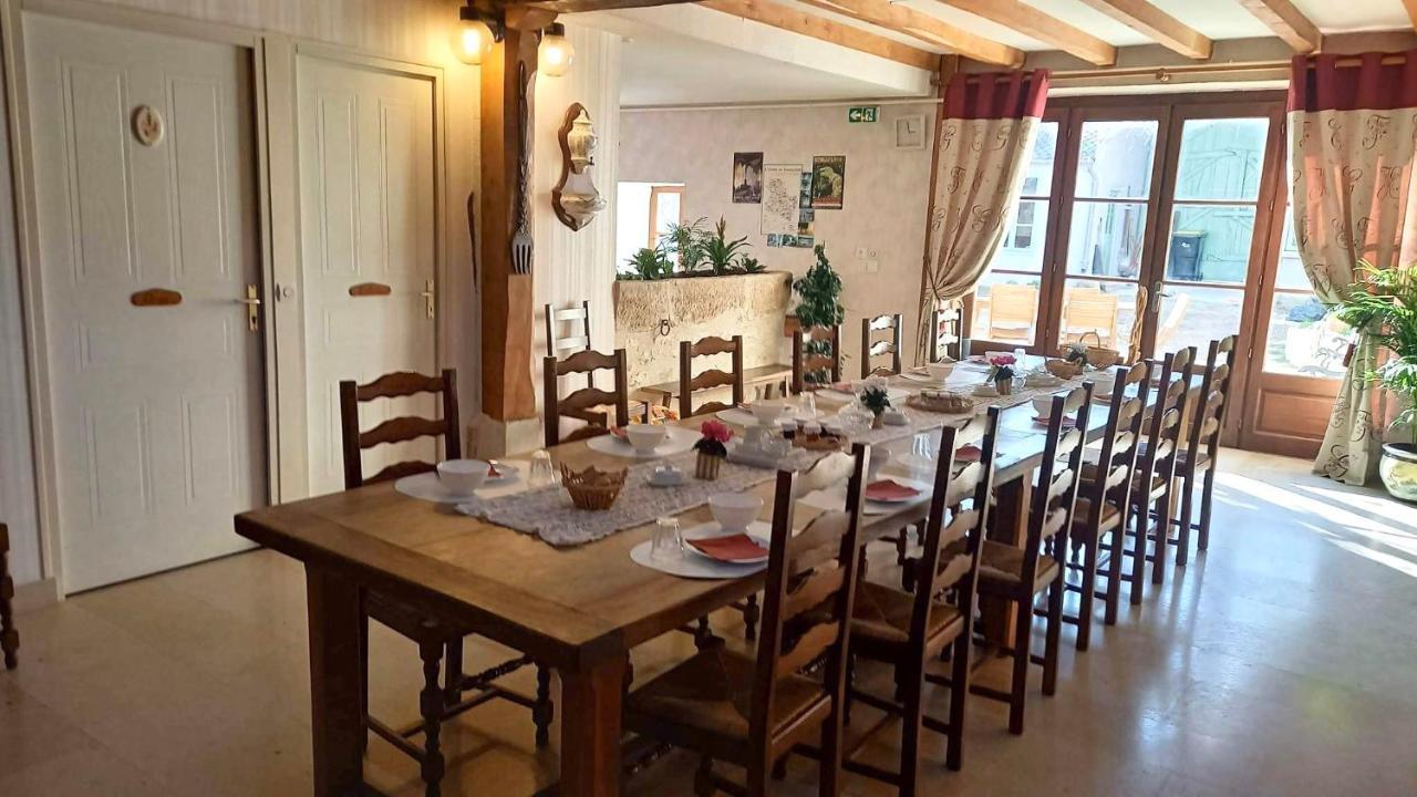 Le Clos Du Merry Joux-la-Ville Esterno foto