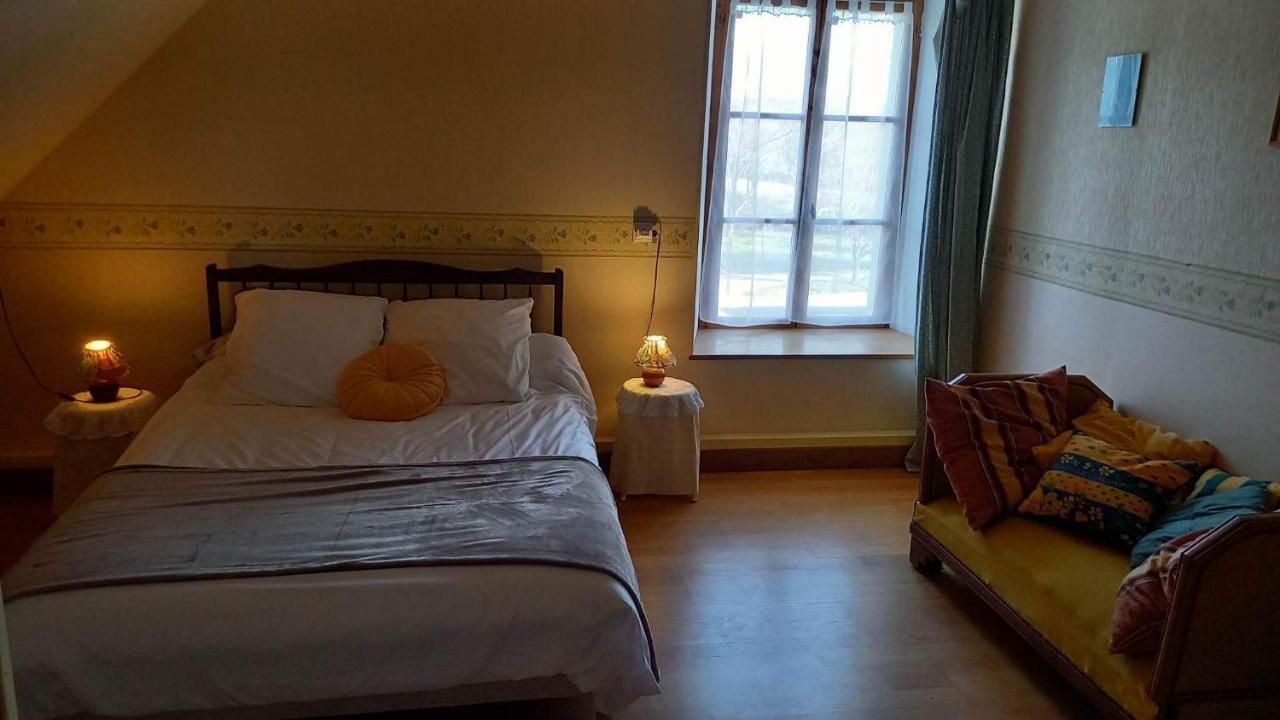 Le Clos Du Merry Joux-la-Ville Esterno foto