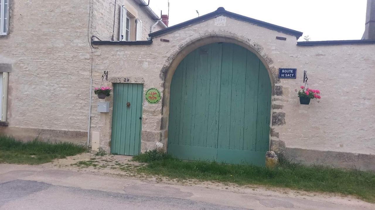 Le Clos Du Merry Joux-la-Ville Esterno foto