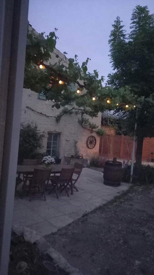 Le Clos Du Merry Joux-la-Ville Esterno foto